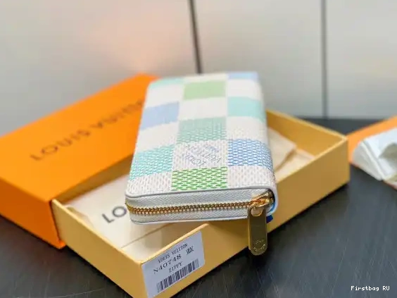 First bag ru LOUIS WALLET-19.5*10.5*2.5 cm VUITTON ZIPPY 0702